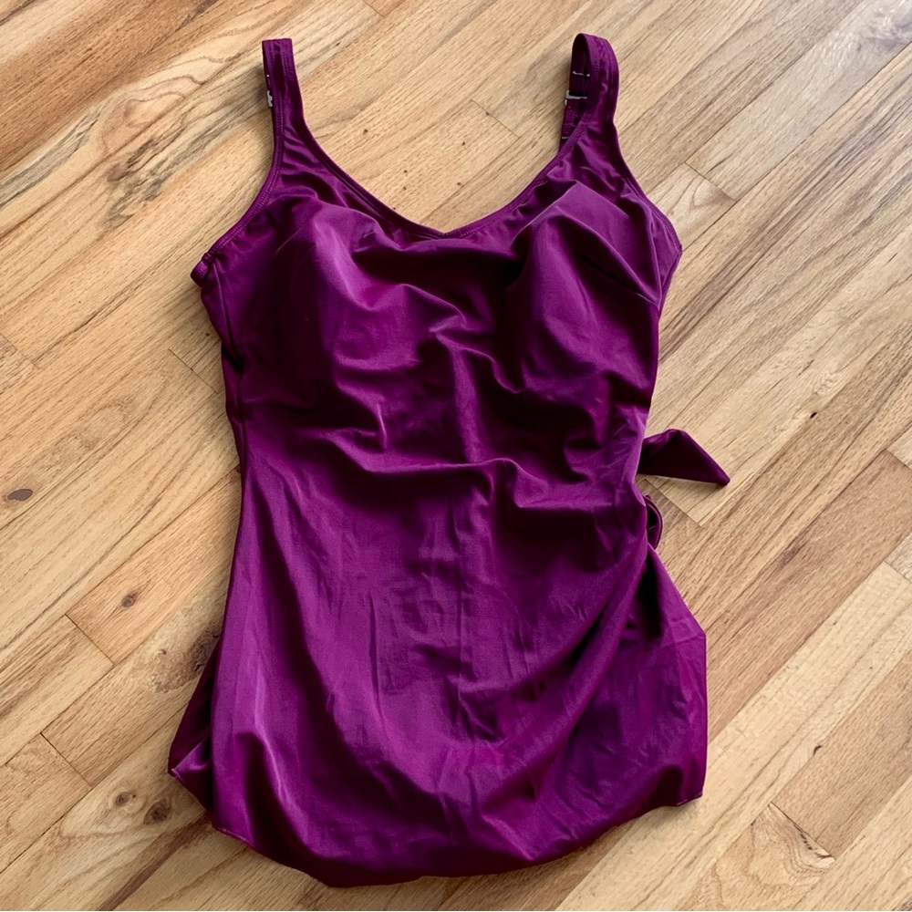 NWOT Roxanne Bra Sized Cranberry Maroon Women’s Swimsuit Skirted 14 38D